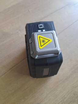 Krizovy liniovy laser - 3