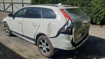 Predám havarované Volvo xc60 rok 2011 - 3