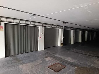 Predáme suchú a čistú garáž s elektrinou, osvetlením a vetra - 3