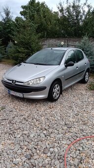 206 1.1 benzin .153000km - 3