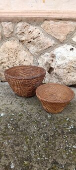 Stojan, koreničky, kandlička, peračník, ošatka.. - 3