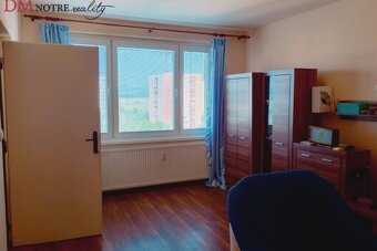 Dvojizbový byt s výmerou trojizbového s balkónom v Lučenci. - 3