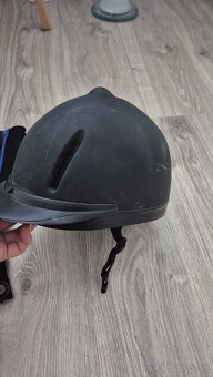 Jazdecká súprava helma a minichapsy - 3