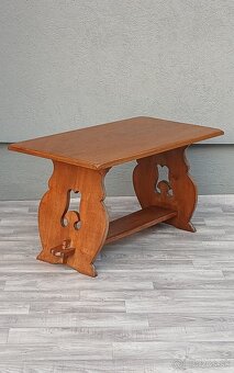 Stolík v kláštornom štýle . - 3