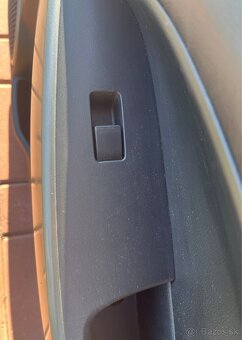 Predám tapacírum pre predné pravé dvere Mazda 2 - 3