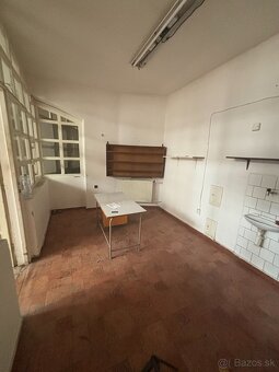 Predaj obchodného priestoru v tržnici Komárno - 3