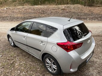 Toyota AURIS 2.0D-4D Diesel M6 TOP STAV - 3