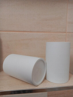 2ks kúpeľnové poháre, tvrdený plast - cena spolu - 3