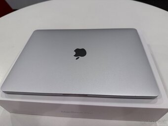  MacBook Pro 13" M2 chip 24GB/2TB Strieborný SK - 3