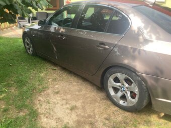 BMW E60 520i manuál - 3