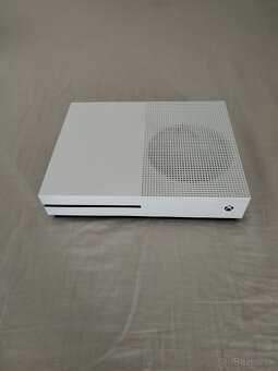 Xbox One S - 3