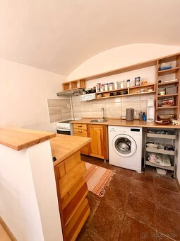 NA PREDAJ: 1- izbový byt v centre mesta Levoča - 53 m2 - 3