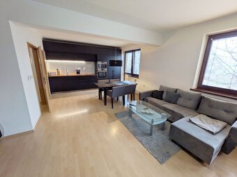 Exkluzívny 2-izbový byt, 65 m2 v centre mesta s parkovaním – - 3