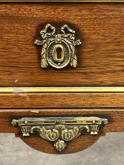 Masívna šuplíková komoda s mramorom - 3