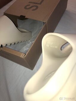 Yeezy slides - 3