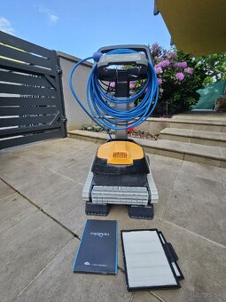 Robotický bazénový vysávač Dolphin E35 - 3