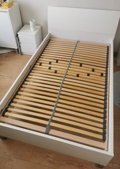 Posteľ s roštom 120x200 cm - 3