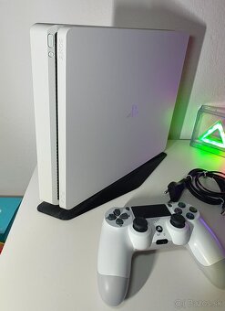 Predám PS4 Slim White - 3