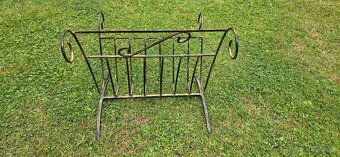 Kovový stojan na noviny - 3