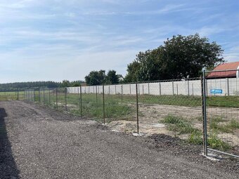 na predaj 2 samostatné pozemky - 3