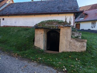 Ponúkam na predaj viničný dom s pivnicou v tichom prostredí - 3