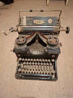 Pisaci stroj Royal - 3