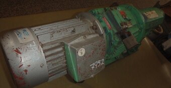 Elektromotor s převodovkou VF 110 - 3