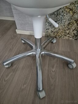 Dizajnová minimalistická stolička - 3
