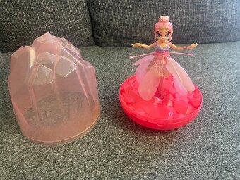 Hatchimals lietajúca víla - bábika - 3