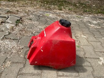 Yamaha TT 600 nádrž plastová - 3