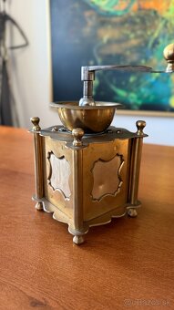 Mosadzný vintage mlynček na kávu – zberateľský kúsok / dekor - 3