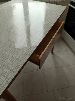 Stôl do šuflíkom - 3