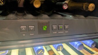 Predám profi vinotéku Liebherr Vinidor - 3