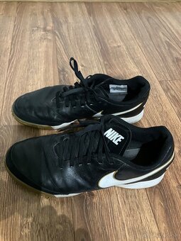 Halové botasky Nike veľkosť 40,5 - 3