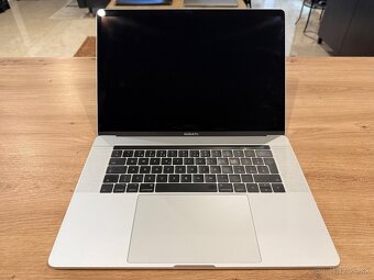 MacBook Pro (15-palcový, 2017) - 3