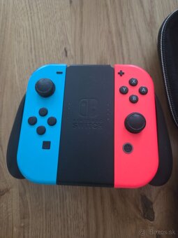 Predám Nintendo Switch s dvoma hrami - 3