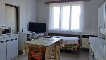 RODINNÝ DOM, GARÁŽ a POZEMOK 765 m2 +1310 m2 MODROVKA NMNV - 3