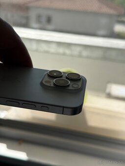 iPhone 15 Pro biely titán 128gb ešte 16 mes. záruka - 3