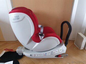 Britax Römer Dualfix 2019 - červená - 3