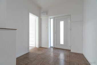 Na predaj rodinný dom so 4 bytmi - Bratislava, Vrakuňa - 3
