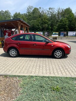 🔴 FORD FOCUS 1.6i – spoľahlivý benzínový hatchback - 3