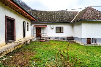 GIRALTOVCE-veľký pozemok 2.196 m2, podpivničený dom, 3xizba - 3