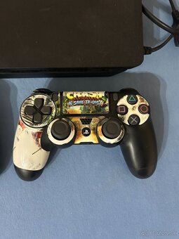 Playstation 4 Slim + dva ovládače + hry - 3