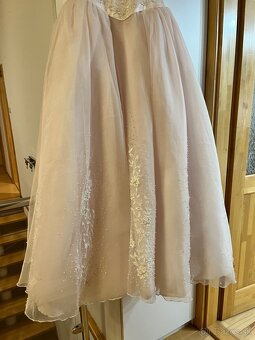 Bledoruzove svadobné šaty - 3