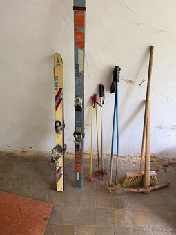 Predám starožitné lyže cena za všetko - 3