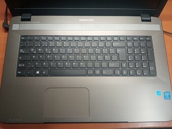 MEDION AKOYA E7226 ,WINDOWS 10,bez baterky , 17,3"displej - 3
