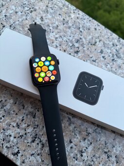 Apple Watch Series 5 – 44 mm, Space Gray - 3