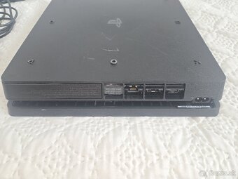 PLAY STATION 4 + OVLADAC - 3