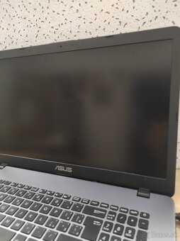 Asus vivobook 17 - 3