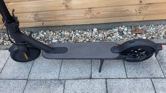 Elektrická kolobežka Xiaomi Mi Electric Scooter Essential - 3